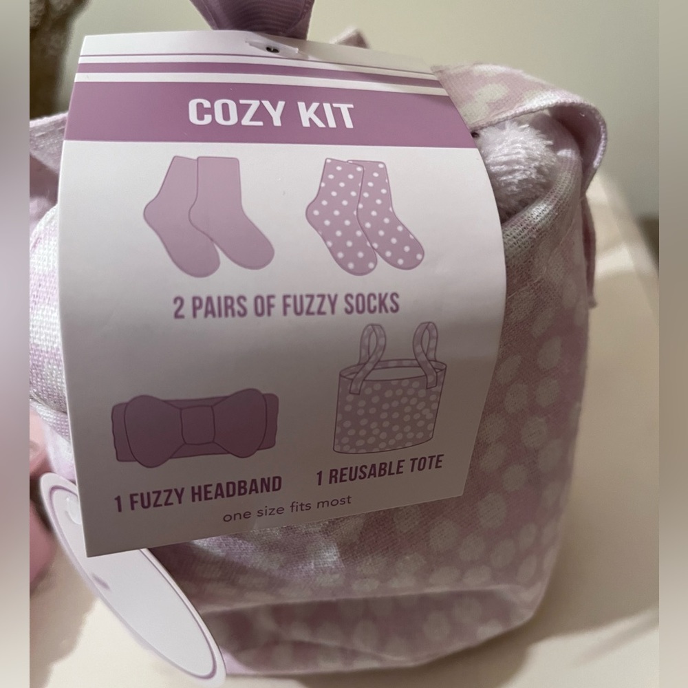 Cozy Kit Spa Fuzzy Headband Socks Gift Set NWT  Pink Women's Accessory Bag